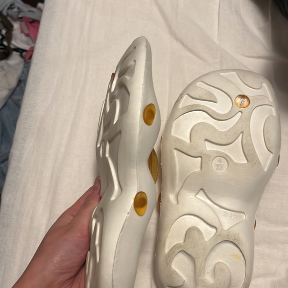 Nike Flipflops - Women Size 7 - Picture 3 of 3